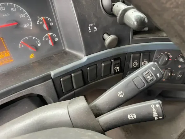 JTM2705 Volvo FH med kran JT Maskiner ApS