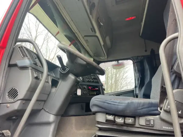 JTM2705 Volvo FH med kran JT Maskiner ApS