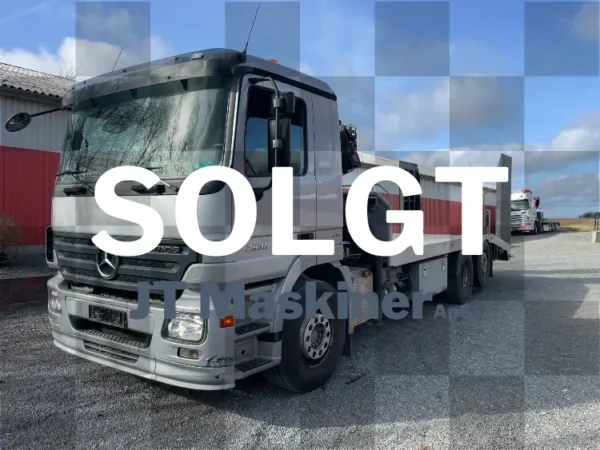 JTM2735 Mercedes benz med knæklad, kran og spil. JT Maskiner ApS