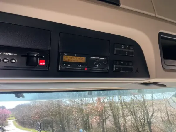 Mercedes Actros 2551 - Image 17
