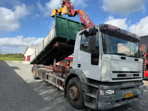 JTM2739 Iveco med kran JT Maskiner ApS