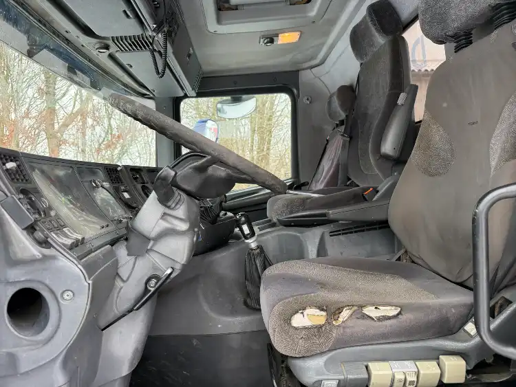 JTM2813 Scania med knæklad JT Maskiner ApS